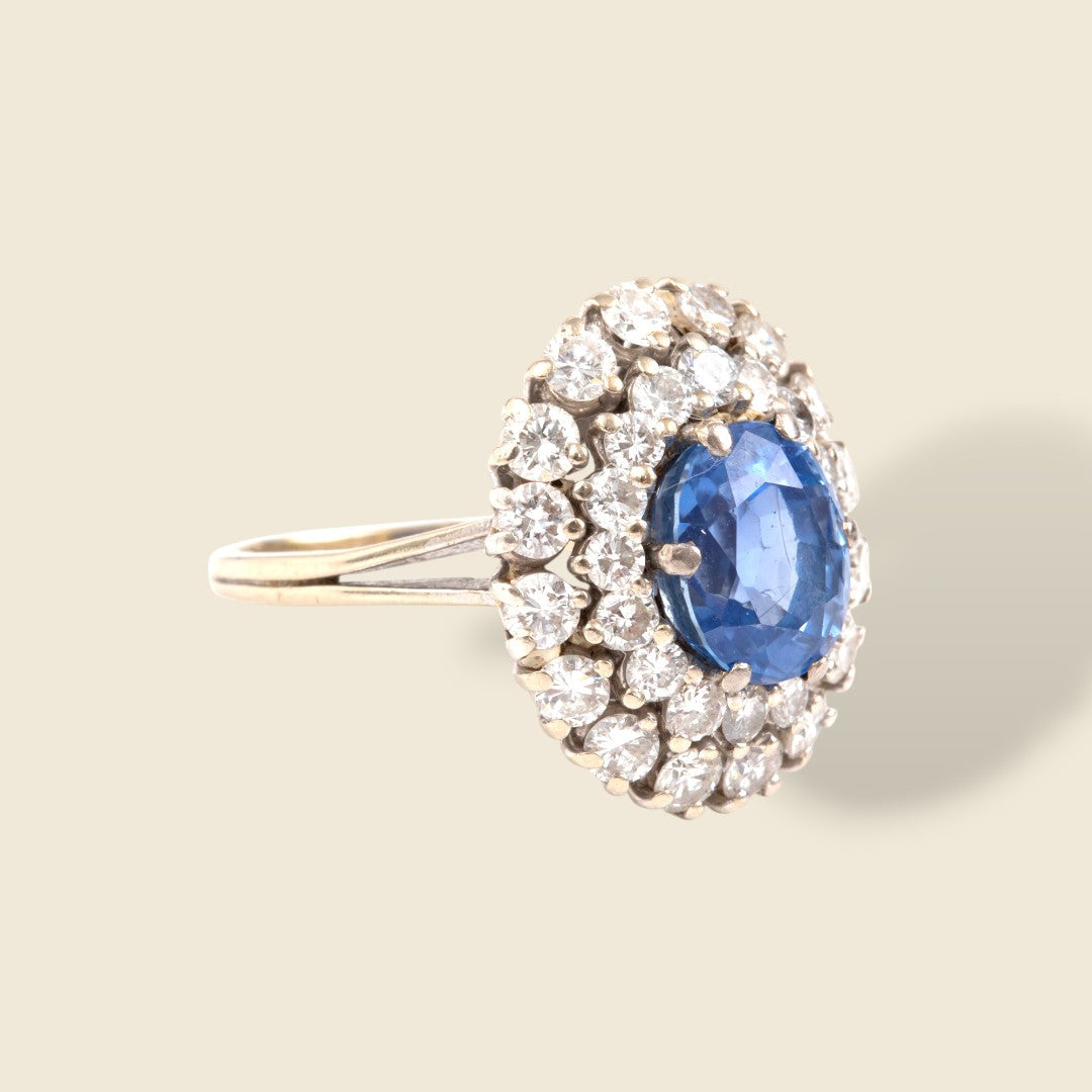 La bague saphir ancienne : l'éclat bleu de la haute joaillerie