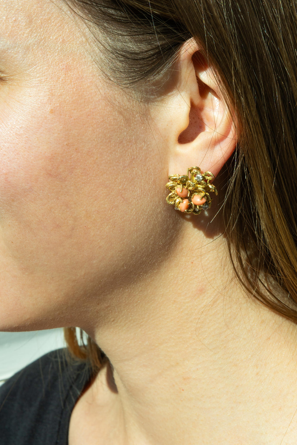 Boucles d'oreilles vintage or jaune et corail Fleurs d'Oranger