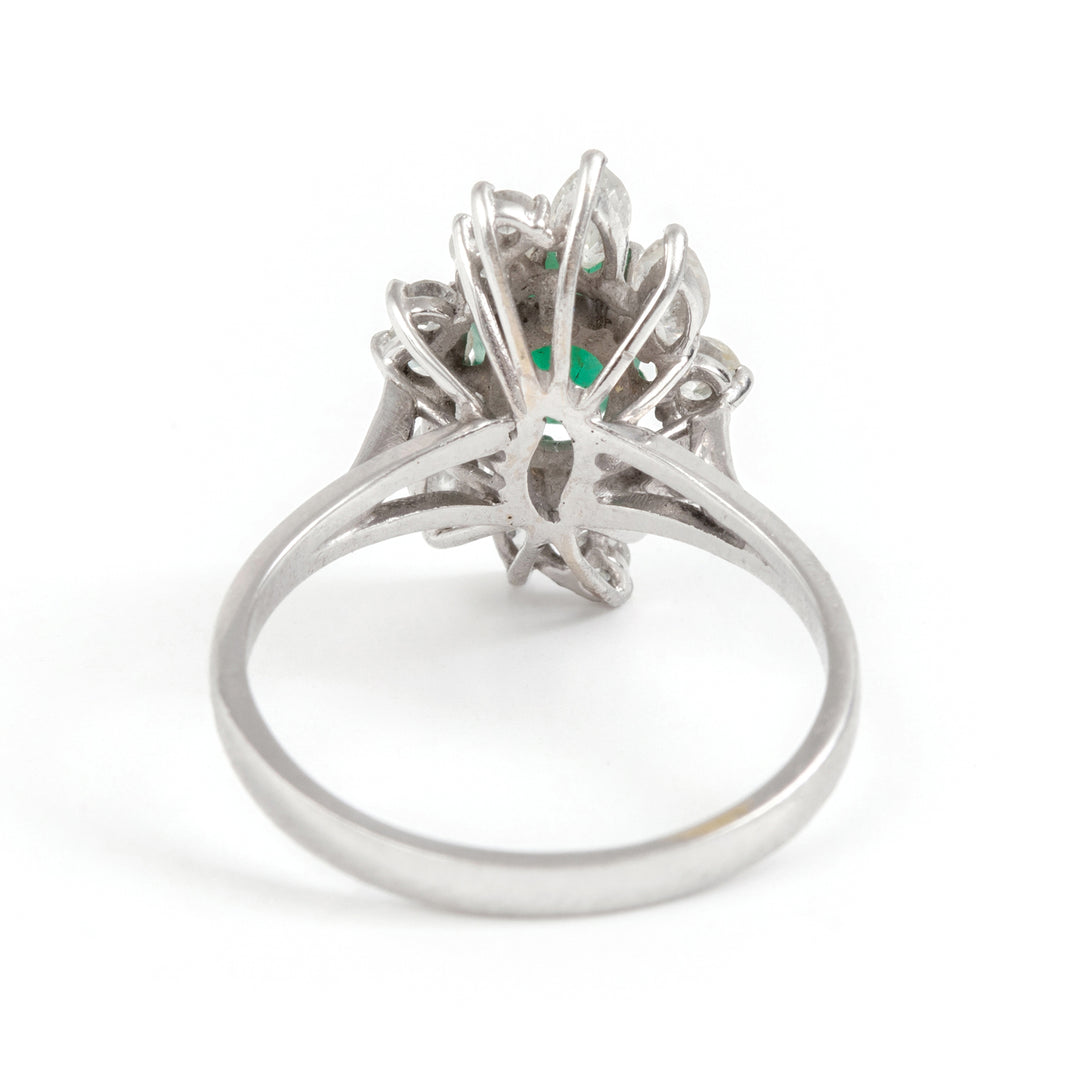 Bague vintage luxe or gris, émeraude et diamants Lush Savaje Paris