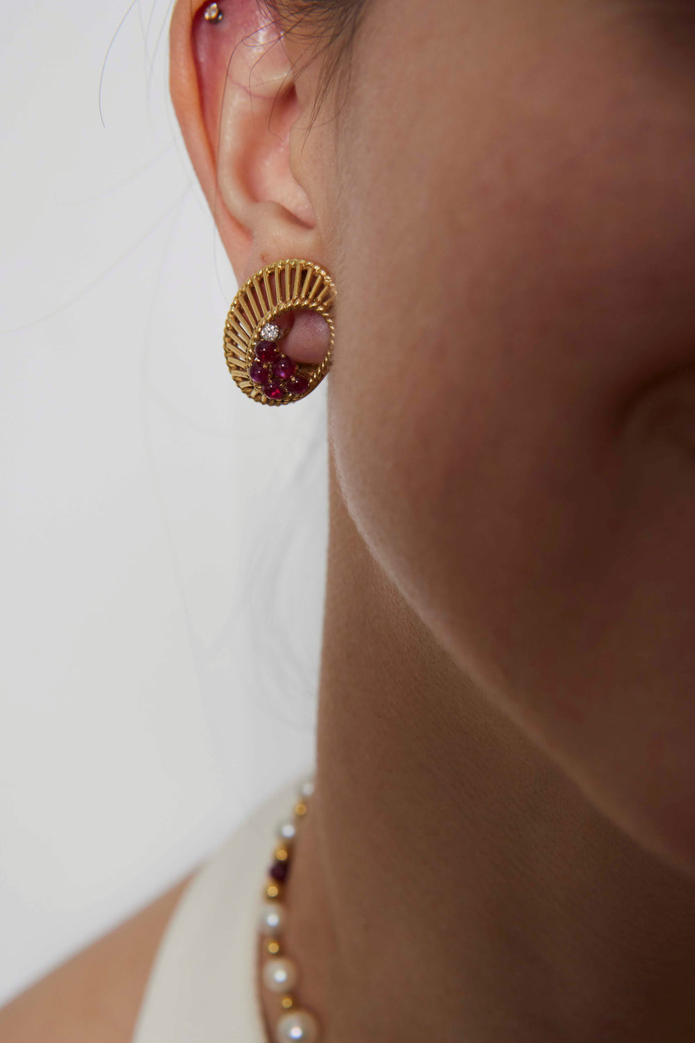 Boucles d'oreilles vintage or jaune, rubis et diamant Rocket Circle Savaje 