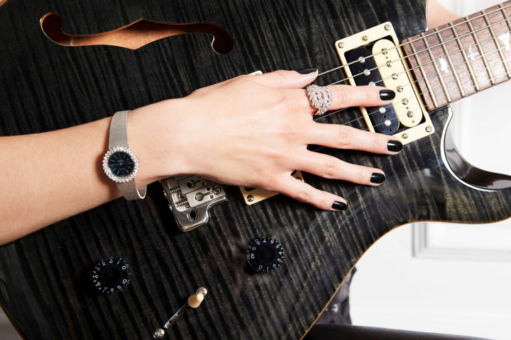 Montre Omega vintage or gris et diamants OO7 Savaje Paris