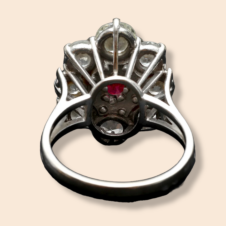 Bague vintage or gris, rubis et diamants "Blanche Neige"