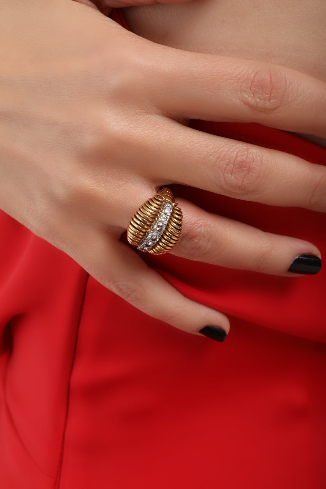 Bague vintage or jaune et diamants "Lèvres sensuelles"