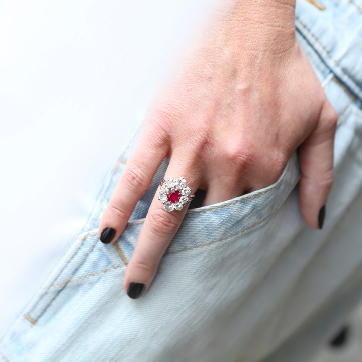 Bague vintage or gris, rubis et diamants "Blanche Neige"