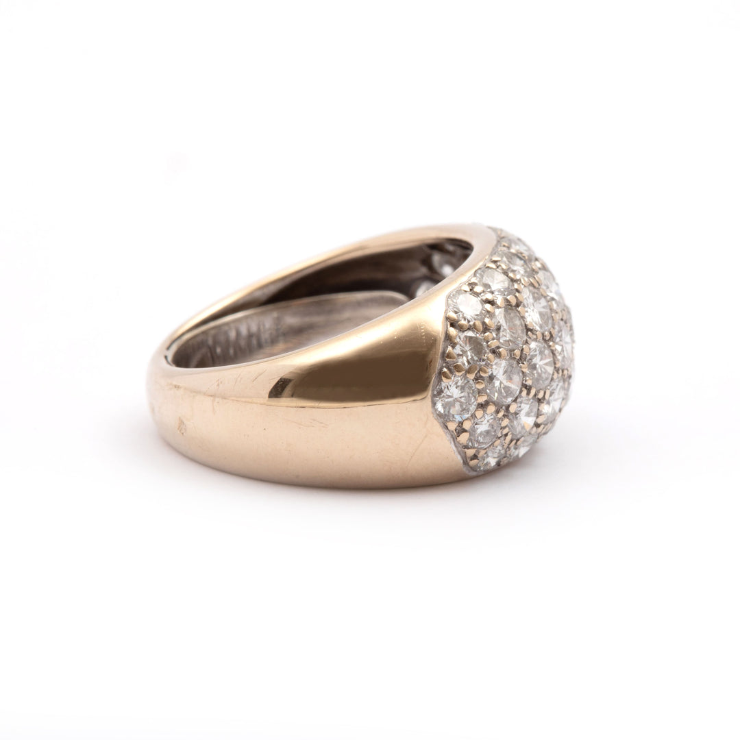 Bague bandeau en or gris 18K (750/1000) ornée d'un pavage de brillantés pour environ 1,5 carats