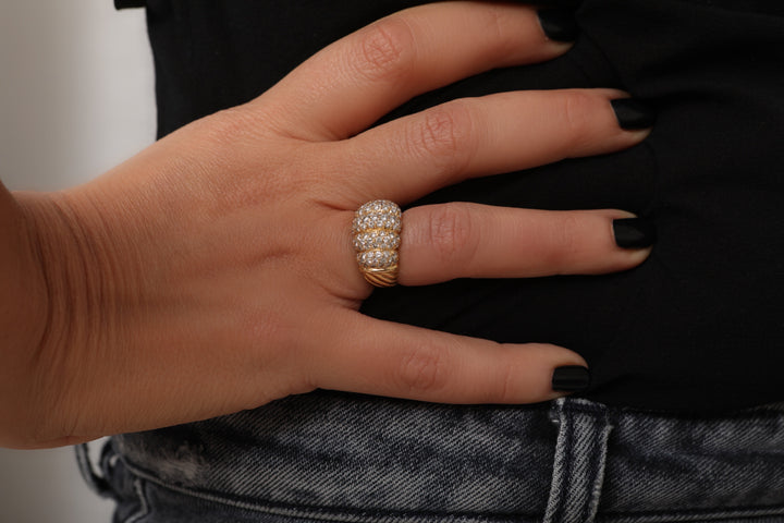 Bague vintage Van Cleef & Arpels en or jaune et diamants "Pulpeuse Amoureuse"