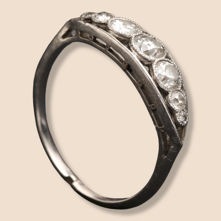 Alliance vintage en platine et diamants "Oui"