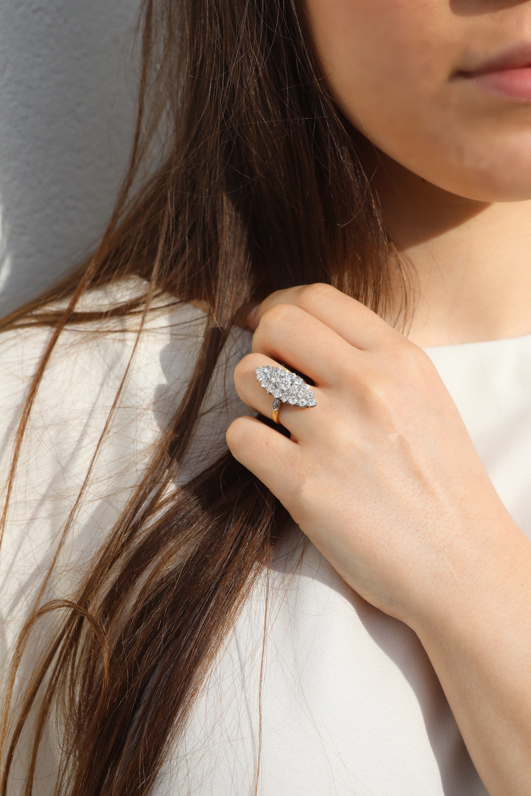 Bague vintage marquise or jaune, or gris et diamants "Exquise Invitation"