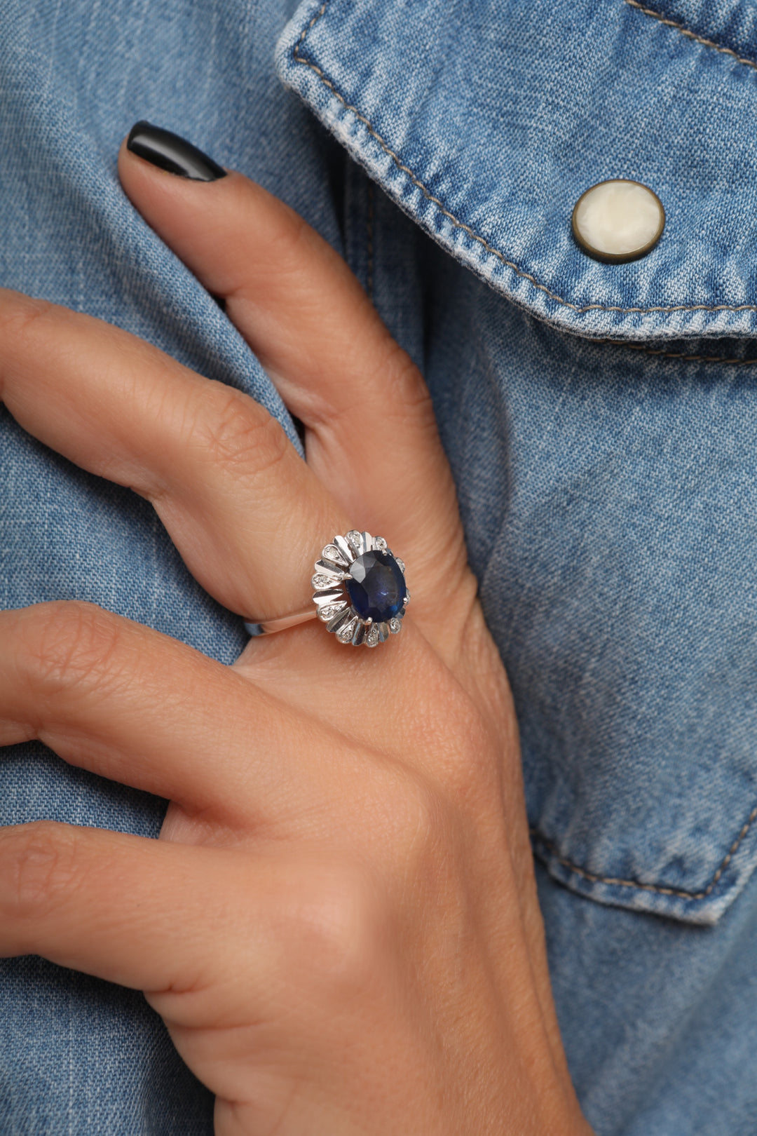 Bague vintage or gris, saphir et diamants "Jupon Précieux"