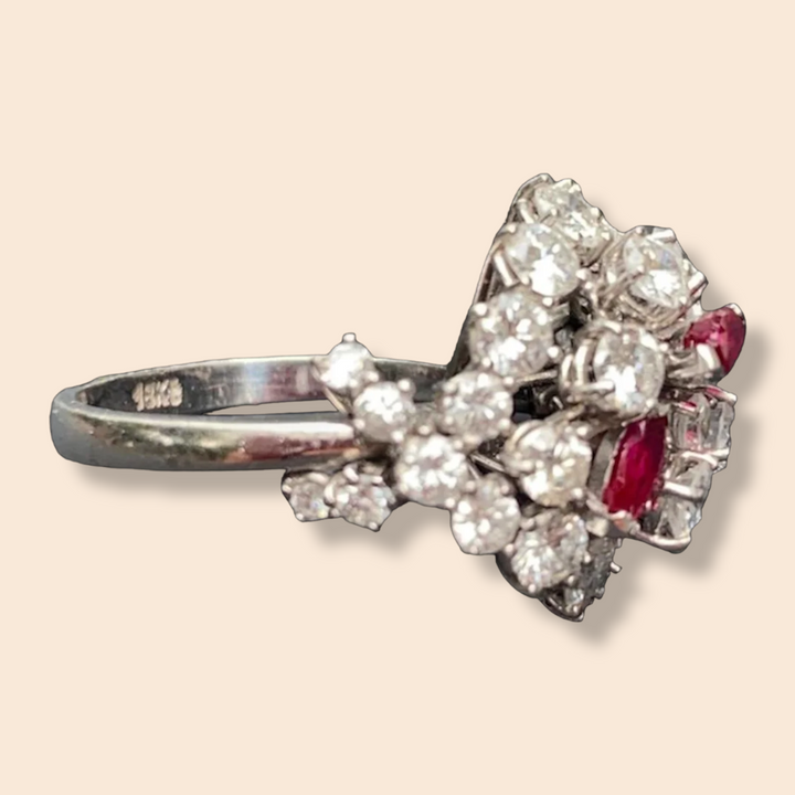 Bague vintage or gris, diamants et rubis "Parenthèse Enchantée"