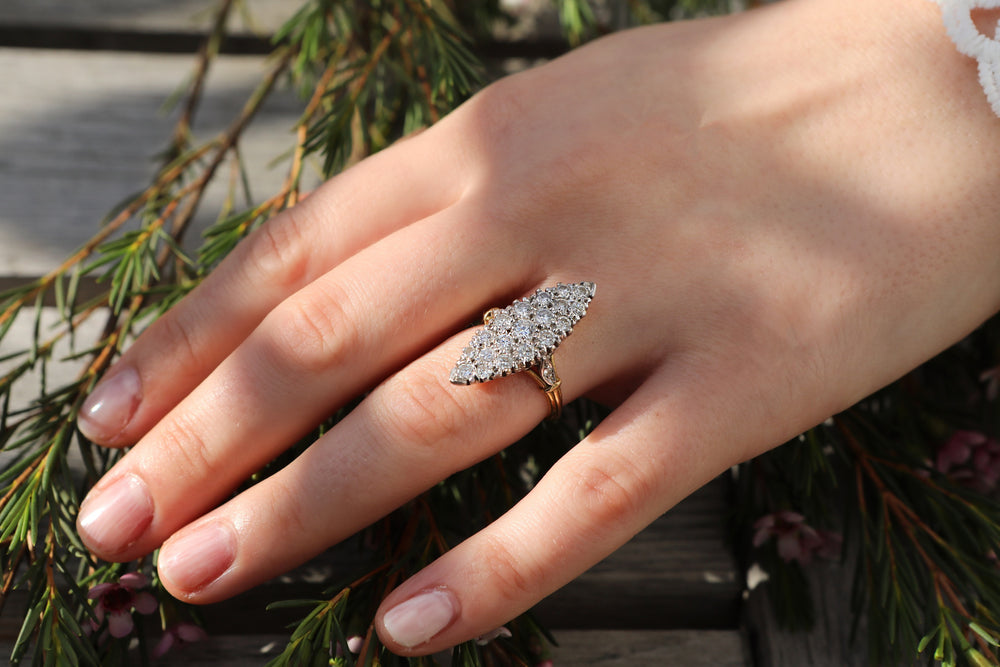 Bague vintage marquise or jaune, or blanc et diamants "Pique mon Coeur"