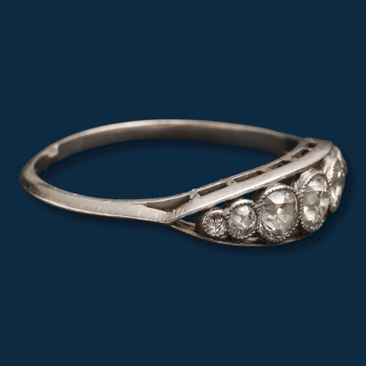 Alliance vintage en platine et diamants "Oui"